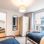 Modern 5 Bedroom Town House With Off St Parking